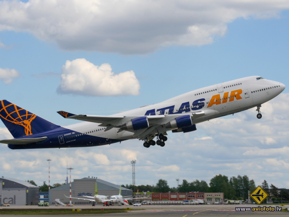 Boeing 747-422